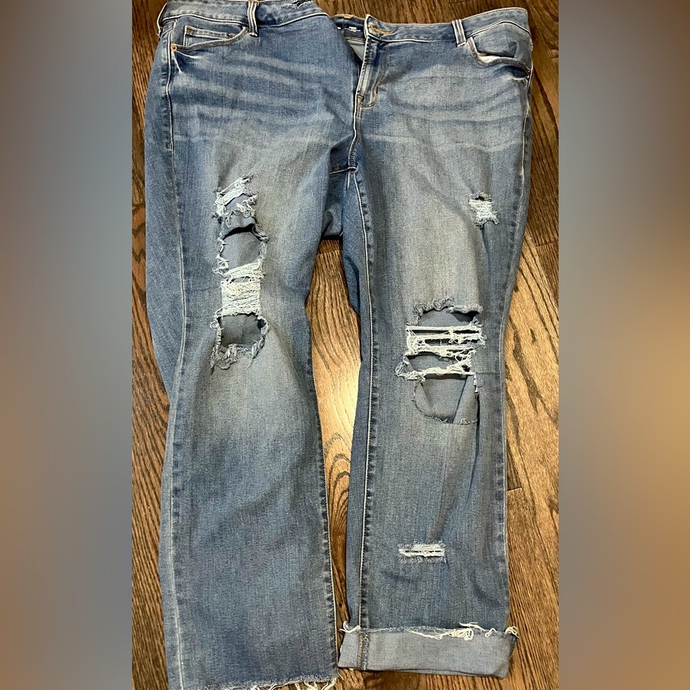 Old navy plus size distressed jeans.